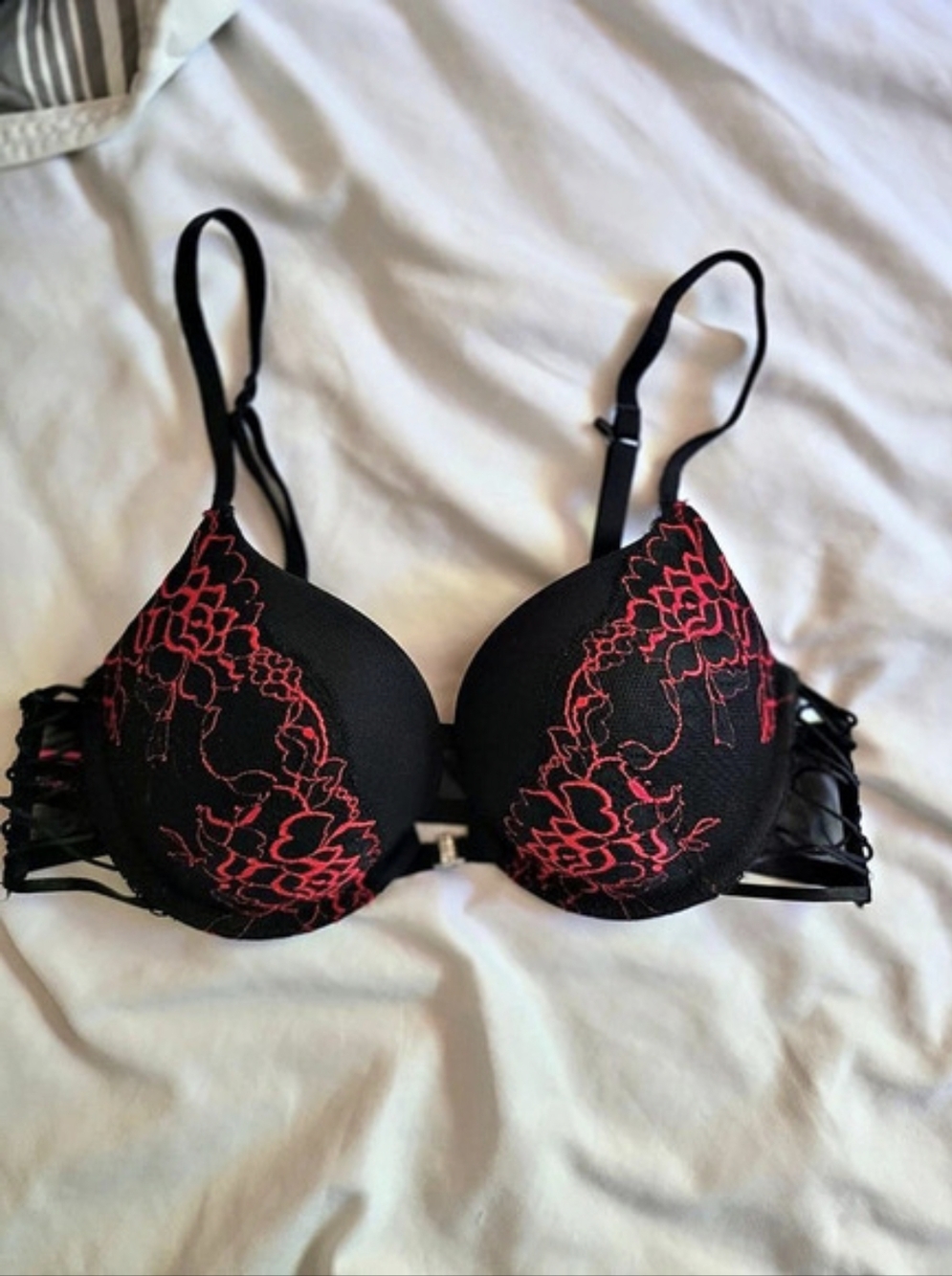 La SENZA Beyond Sexy Lace-Up Push-Up Bra Black & Red 34B